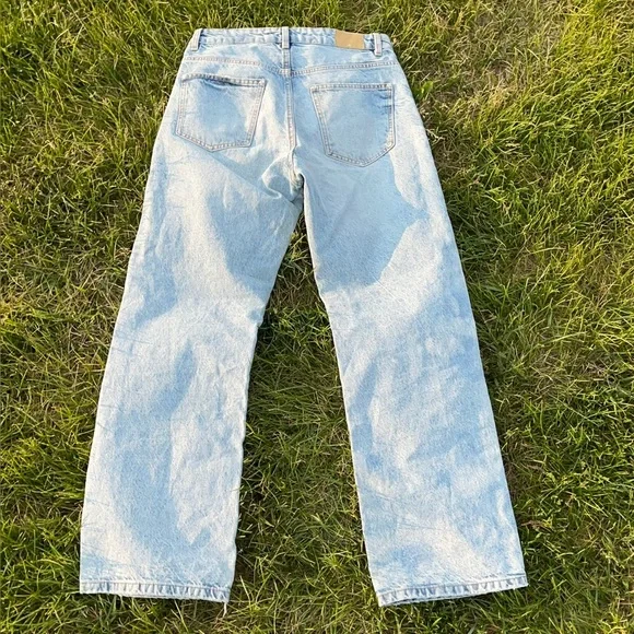 Zara Blue Relaxed Jeans with Vintage-Inspired Wash